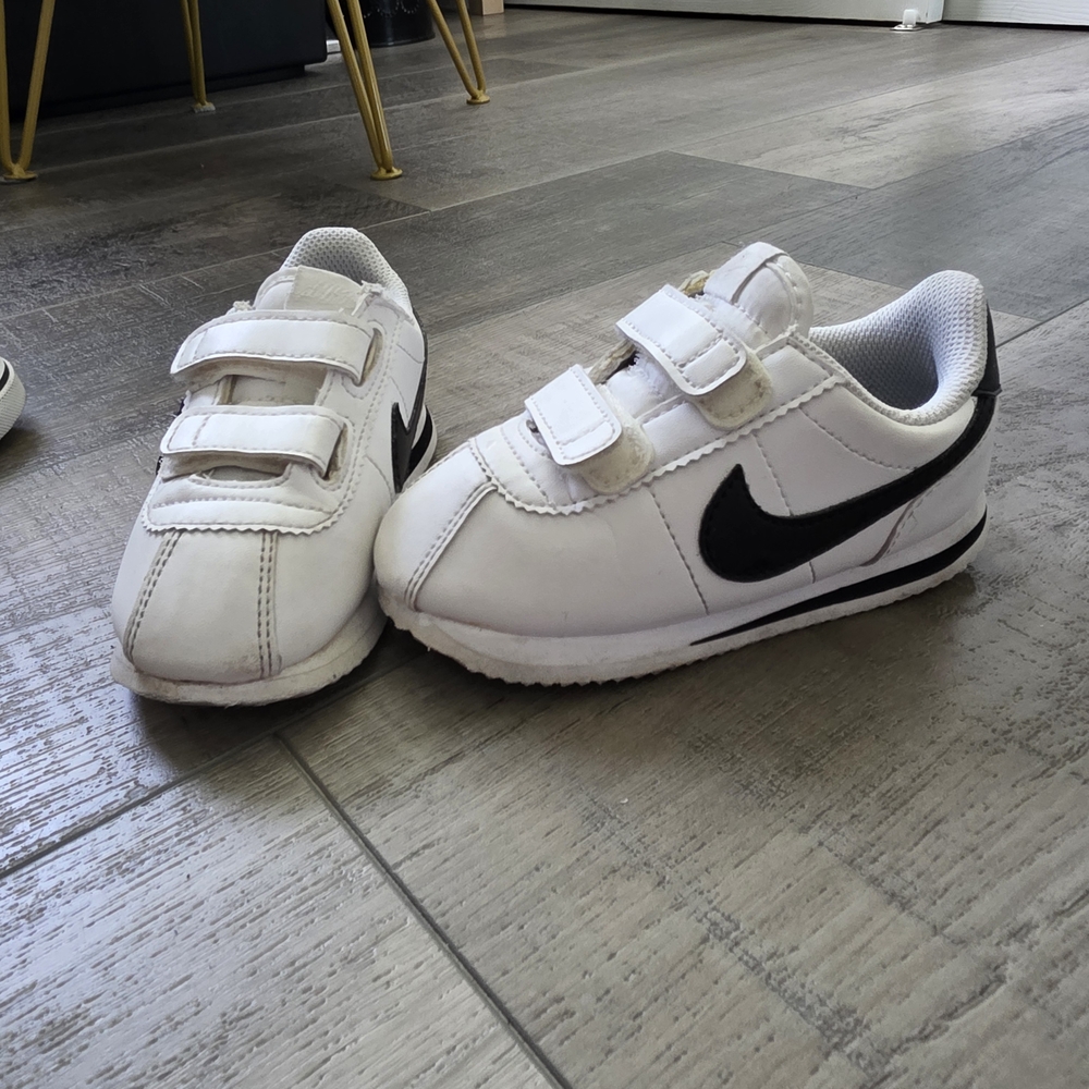 Nike Kids White and Black Velcro Sneakers